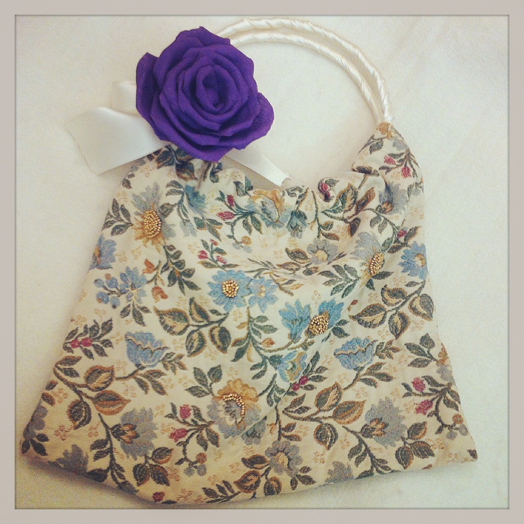 borsa con rose di stoffa