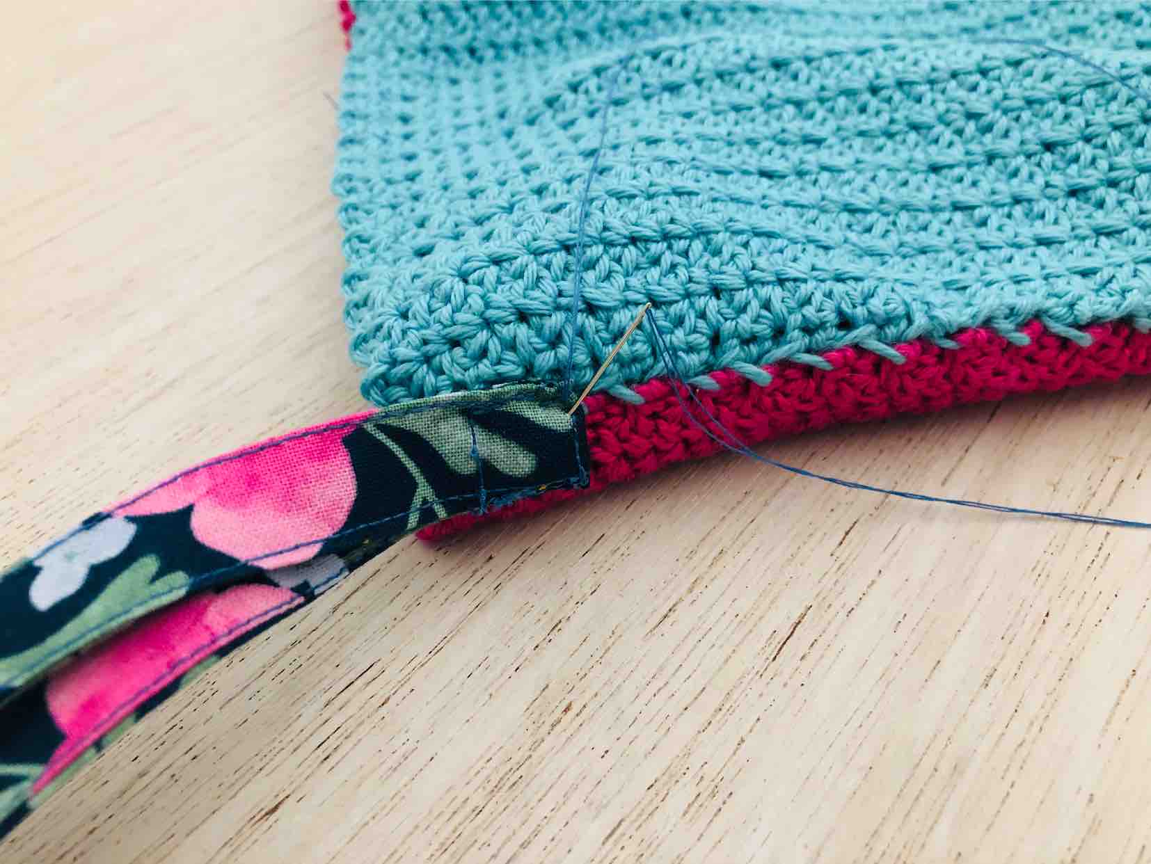 cucire il manico alla pochette