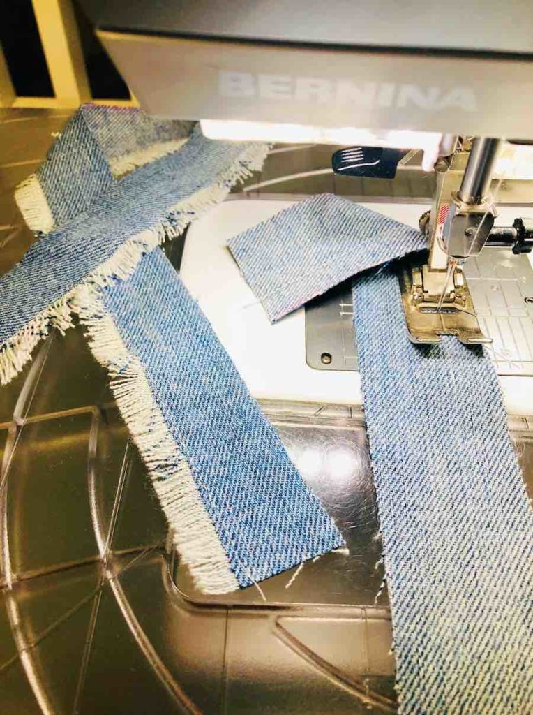 scucire le strisce di denim per le ruches