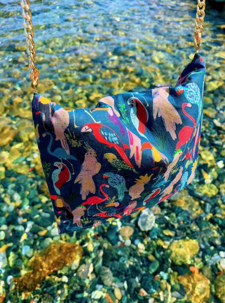 la versatility bag con lo sfondo del mare di Varazze