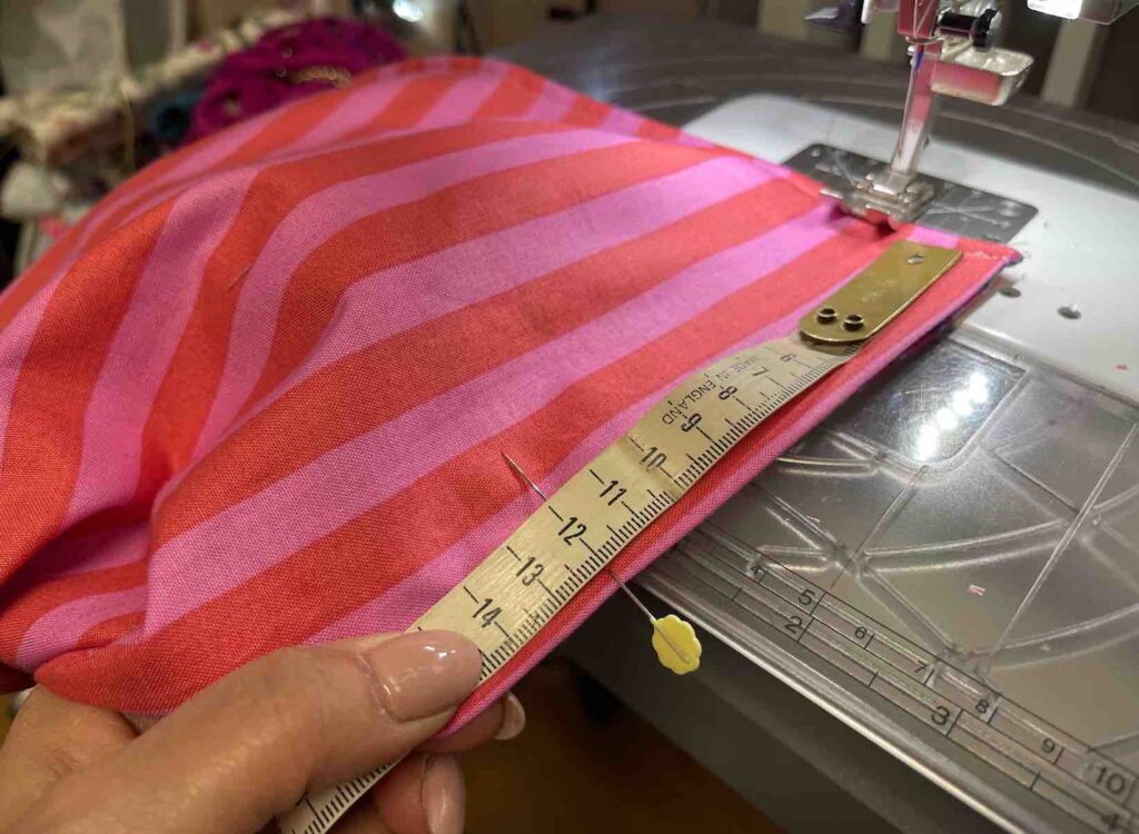 terminare la borsa con nodo cucendo i lati